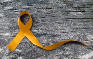 Lazo dorado, símbolo del cáncer infantil 