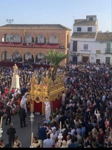 Bollullos volvió a iluminar la tarde del Domingo de Ramos con "La Borriquita"