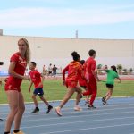 Escuelas y clubes de atletismo comparten entrenamiento con atletas del relevo 4×100 femenino