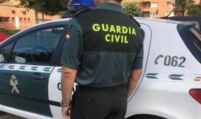 La Guardia Civil interviene prendas deportivas falsificadas en Matalascañas