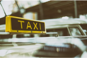 Un taxista de Huelva recibe 40 puntos de sutura tras ser agredido por dos clientes