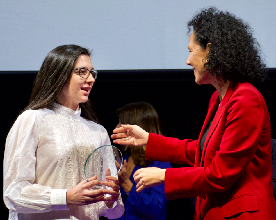 Talent Woman España premia a la estudiante Rocío Moro por liderar el proyecto Motoetsi de la UHU