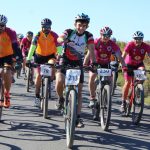 Más de 200 ciclistas recorren los viñedos del Condado
