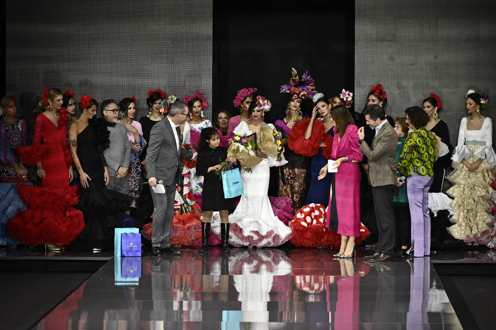 Diseñadores con gran trayectoria en la moda flamenca destacan en la tercera jornada de SIMOF
