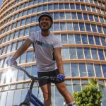 Saltar en bicicleta por encima de 1500 personas, el nuevo reto solidario de Pablo Adame