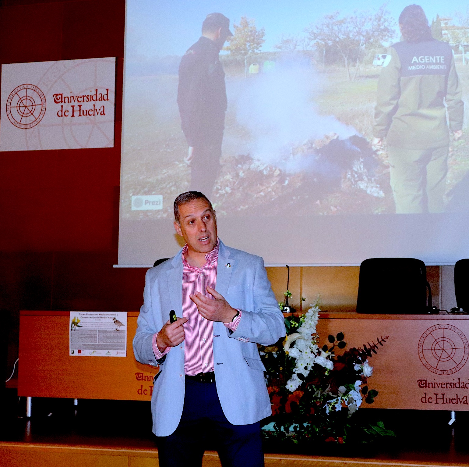 La Unidad de Policía Nacional Andalucía muestra en la UHU su trabajo medioambiental