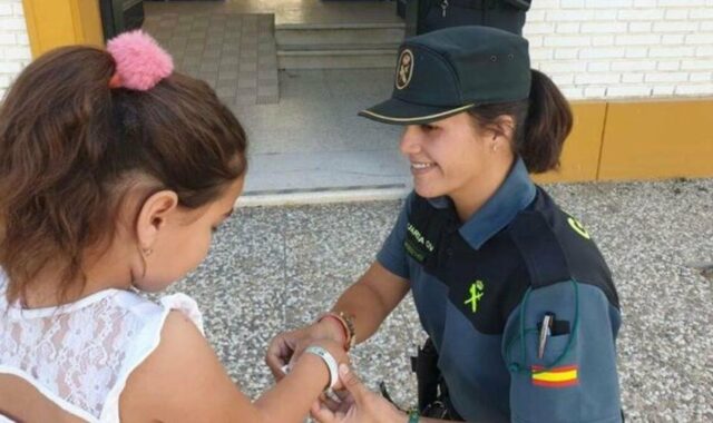 Cuidado de menores: Pulseras identificativas en El Rocío