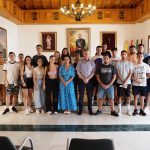 El Ayuntamiento de Palos de la Frontera entrega 26 ayudas a estudiantes de la localidad