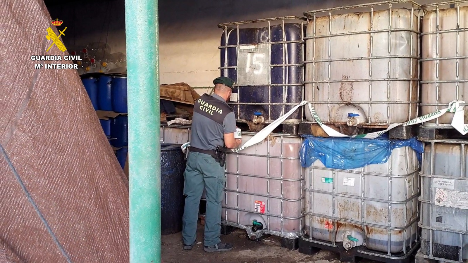 La Guardia Civil inmoviliza 23.830 litros de aceite usado de origen vegetal en Rociana del Condado        