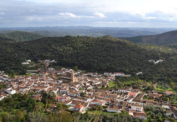 Aracena, pueblo de casas blancas en pleno corazón de la sierra onubense