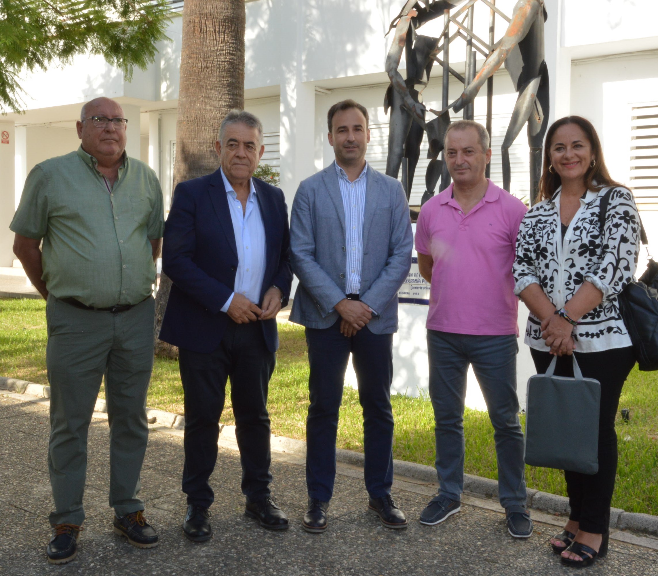 El alcalde de Almonte y el Delegado de Educación visitan el colegio Los Llanos