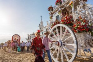 El Rocío 2026: Viernes por la tarde en la aldea, comienzan las primeras presentaciones de la hermandades más jóvenes