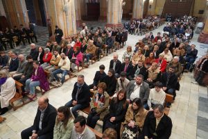 Más de la mitad de los españoles se declara católico, pero solo uno de cada dos creyentes acude a misa