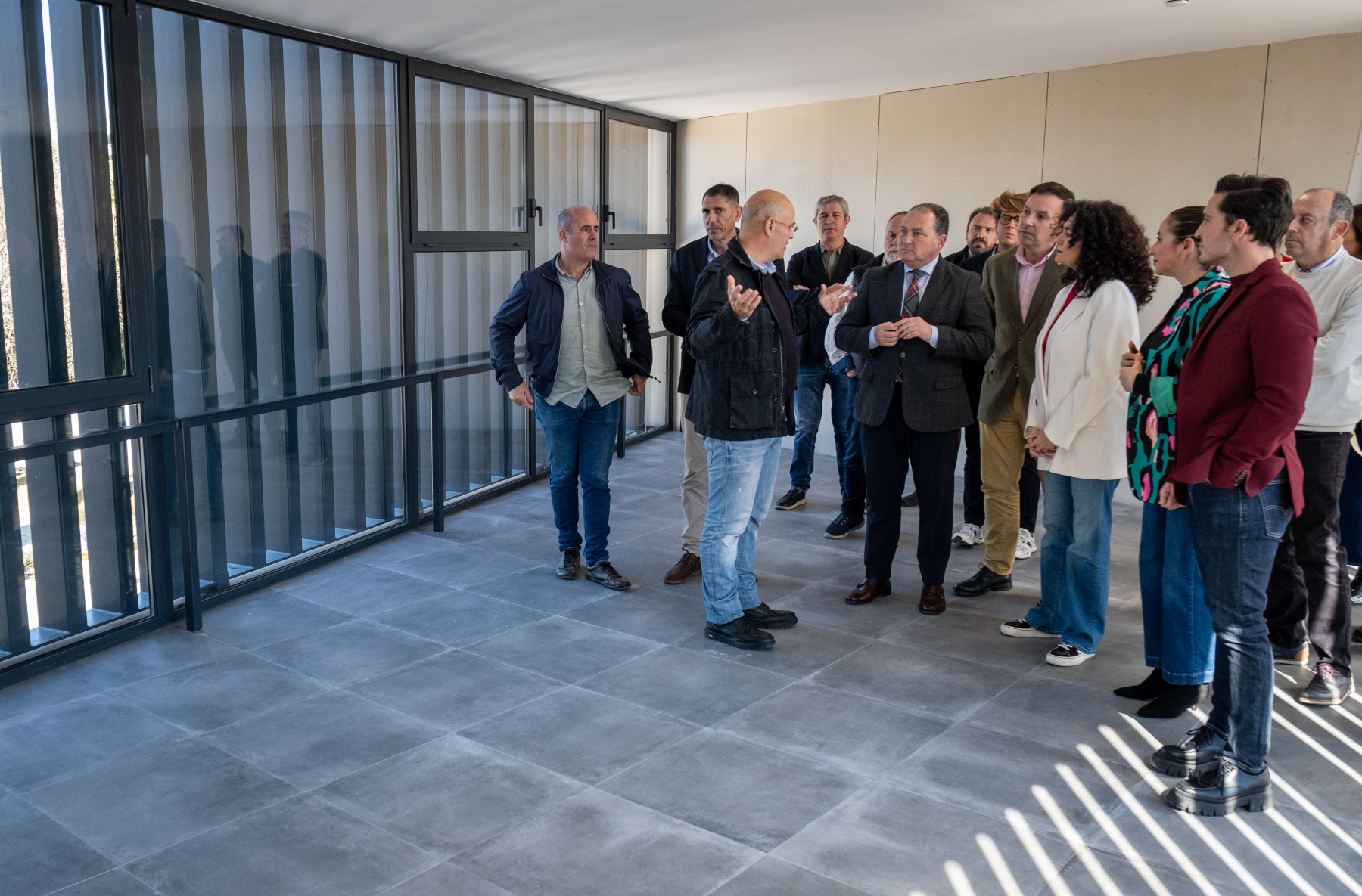 Toscano inaugura en Gibraleón el nuevo Centro Polivalente de San Rafael