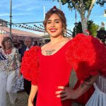 Escupen a un “influencer” ayamontino por ir vestido de flamenca a la Feria de Abril