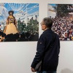 La exposición ‘El Rocío con el color de los sesenta’ muestra la romería a través de un centenar de postales