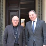 El obispo de Huelva recibe al presidente de la Diputación en un encuentro que reafirma la colaboración institucional