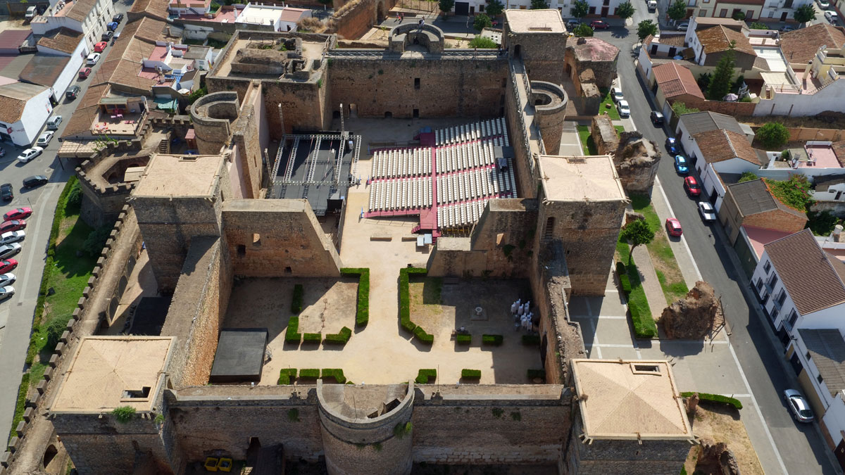 La Junta iniciará en septiembre la restauración del patio de armas del Alcázar de Niebla
