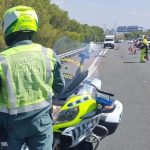 Fallece un conductor tras salirse de la vía en Almonaster la Real