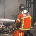 Evacuado al hospital tras un incendio en una vivienda de Nerva