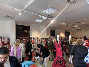 Todo listo para el I Mercadillo Solidario de Trajes de Flamenca en La Palma del Condado