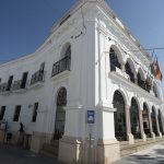 El Gobierno municipal de Almonte pierde la mayoría absoluta tras la salida de un concejal de Ilusiona