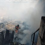 Un incendio afecta a cuatro chabolas en un asentamiento de Lucena tras un aviso de pelea