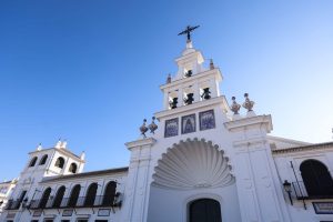 Almonte publica un bando con medidas de movilidad y seguridad en El Rocío ante el fin de semana del Día de Andalucía 