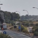 Retenciones en la A-49 por el incendio de un camión a la altura de Bollullos