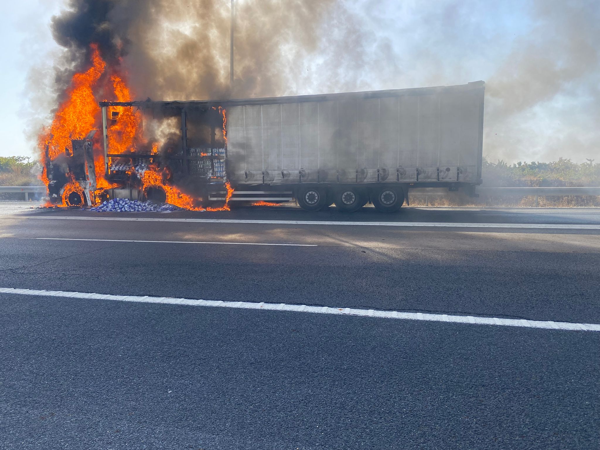 El incendio del camión de la A-49 ya ha sido controlado