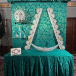 La Hermandad Matriz presenta los nuevos atributos de la Virgen del Rocío