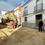 La Subdelegada visita Escacena del Campo y supervisa las obras que se realizan con las ayudas del Programa de Fomento de Empleo Agrario que gestiona el SEPE en Huelva