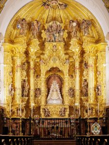 La Virgen del Rocío amanece en su camarín tras la celebración de la Fiesta de la Luz