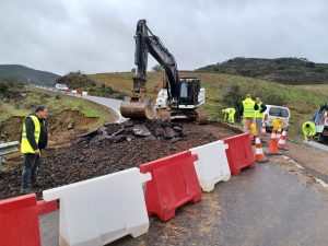 Diputación trabaja en el arreglo de las dos carreteras que permanecen cortadas al tráfico en la comarca de la Sierra
