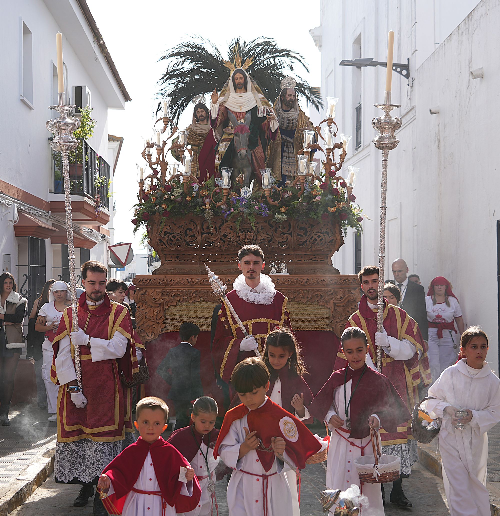 La Borriquita abre un nuevo Domingo de Ramos la Semana Santa de Moguer con un multitudinario desfile