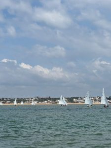 El CN Río Piedras domina la clasificación de la  IV Liga Snipe Huelva de Vela, Palos-La Gomera