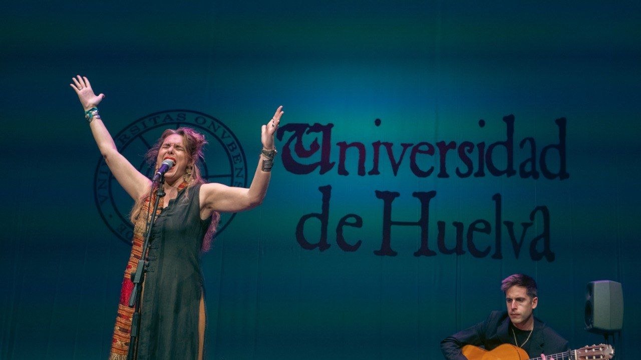 El flamenco feminista de Lourdes Pastor emociona y conciencia en la Universidad de Huelva