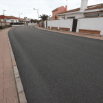 El reasfaltado de Matalascañas alcanza el 90% de ejecución