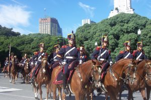 El Regimiento de Granaderos a Caballo escoltará a las hermandades rocieras hasta la Catedral de Buenos Aires en el homenaje al Papa Francisco