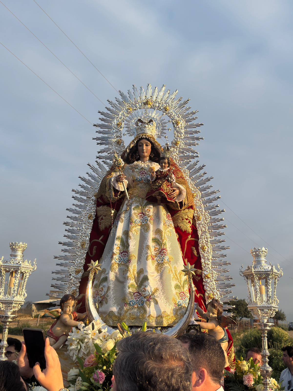 La Virgen de Luna vuelve al Prado reuniendo al pueblo Escacena en su tradición más viva