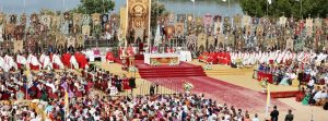 El Rocío 2026: La Misa Pontifical es un momento cargado de significado para todos los rocieros que peregrinan hasta la Blanca Paloma