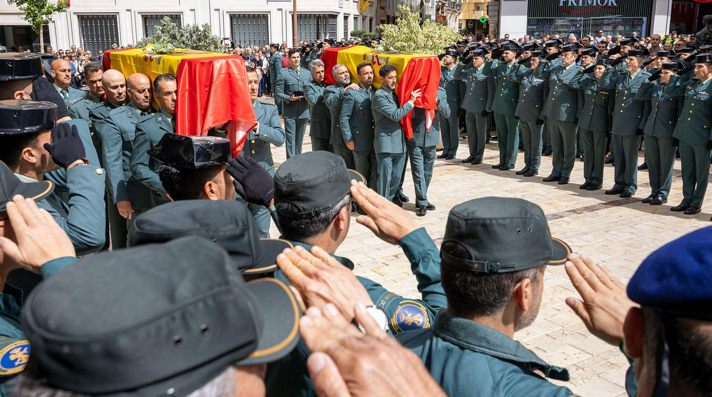 Vista de la misa funeral en honor a los dos agentes de la Guardia Civil fallecidos este este viernes, en la Iglesia de la Concepción de Huelva. EFE/ Alberto Díaz