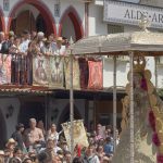 Una nueva amanecida a hombros de su pueblo, la Virgen recorre la aldea visitando a cada Simpecado