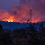 El alcalde de Alosno advierte de la cercanía del fuego y pide precaución a los vecinos