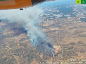 El incendio forestal de Villanueva de los Castillejos queda controlado tras varios días de intenso operativo