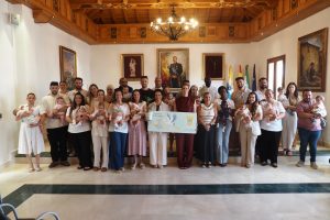 Palos de la Frontera entrega quince “Cheques Bebé” para apoyar a las familias en el nacimiento de sus hijos
