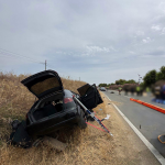 Una persona atrapada tras una colisión entre dos vehículos en la carretera HU-4104