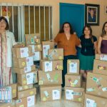 La Universidad de Huelva transforma la solidaridad en material escolar para niños y niñas de barrios onubenses
