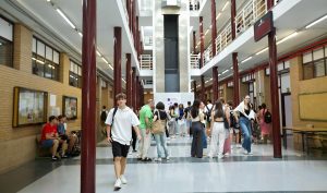El 57% de los universitarios andaluces trabaja un año después de terminar sus estudios y la cifra alcanza el 67% a los dos años