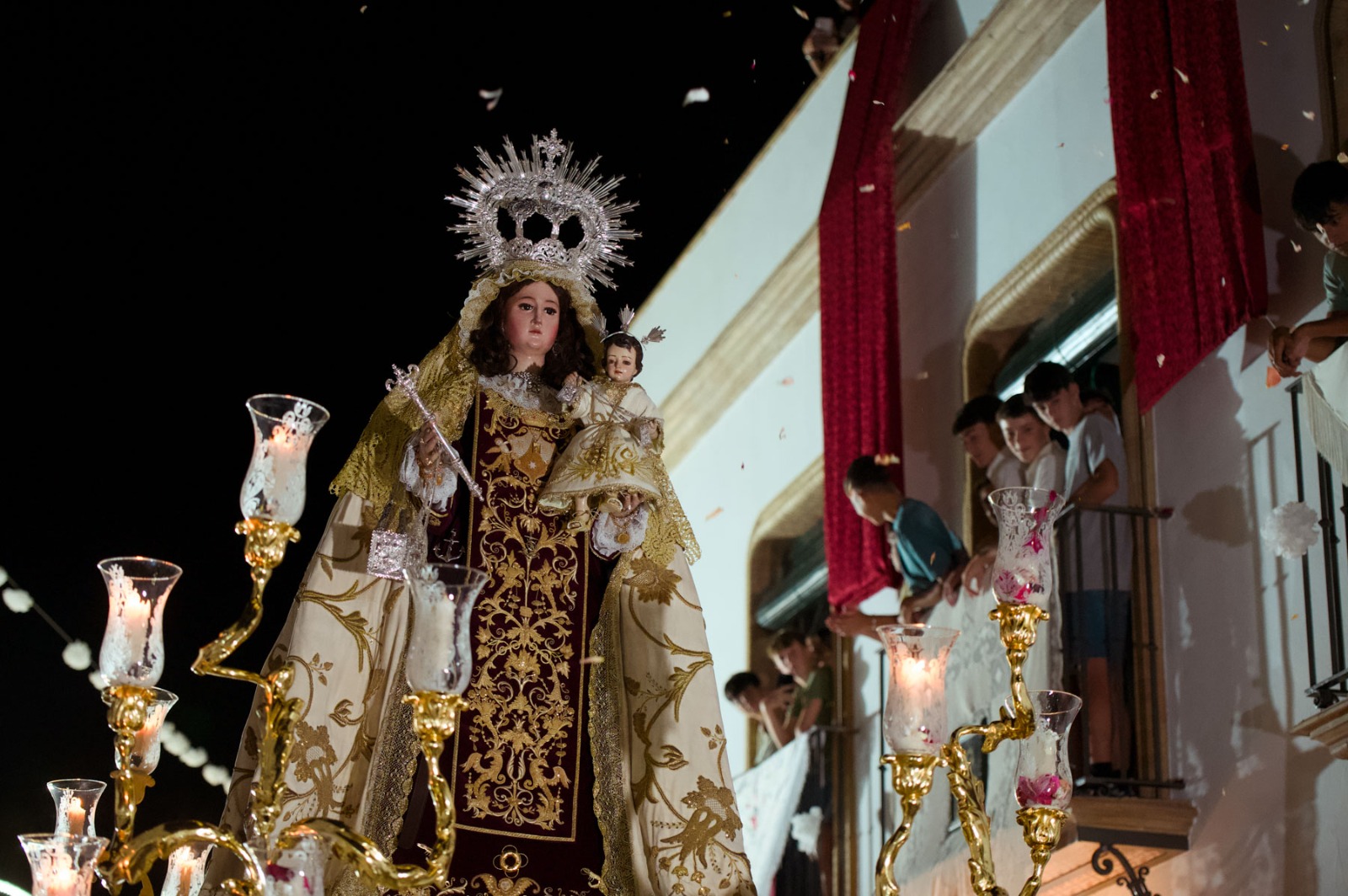 Esplendor y emoción en la procesión de Nuestra Señora del Carmen de Trigueros
